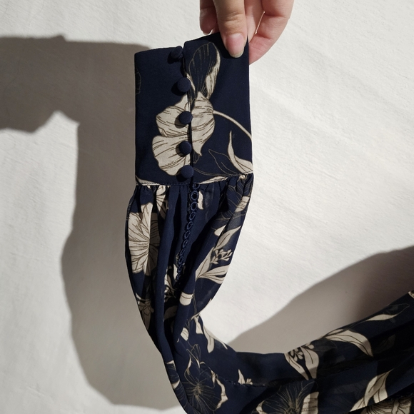 BARDOT TAMMY TRIM DRESS IN NAVY FLORAL size 10 - Picture 3 of 9